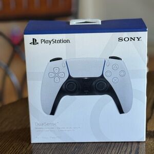 PlayStation 5 Dualsense Controller NEW IN BOX - White